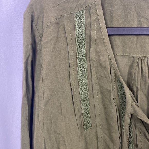 Sun & Shadow Olive Green Button Front Lace Ribbon Accent Blouse - Size Large - Picture 4 of 12